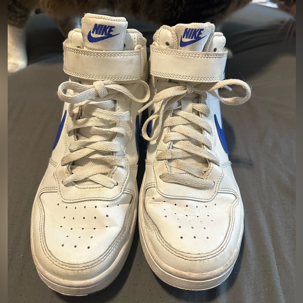 Nike Court Borough Mid 2 sneakers Size 6Y or 6 Men’s/ 7.5 Women’s